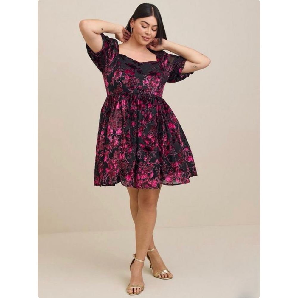 ✨NWT✨TORRID - Mini Burnout Velvet Babydoll Dress